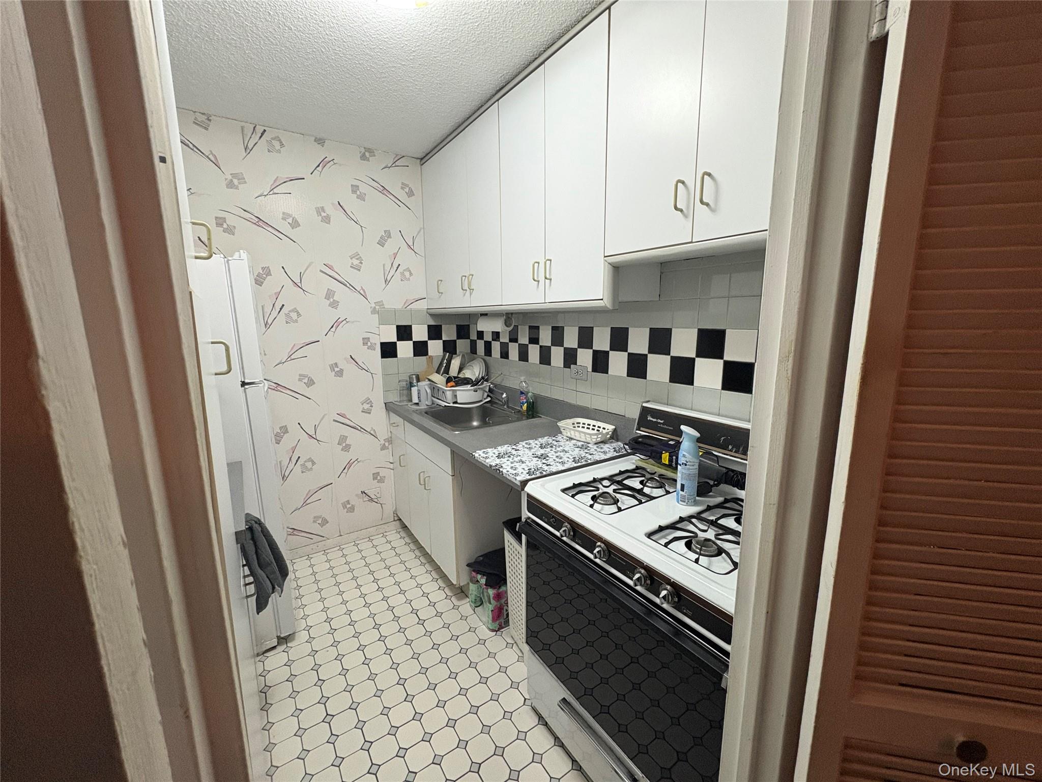 #2 photo, 39-60 54th Street, Woodside , NY 11377