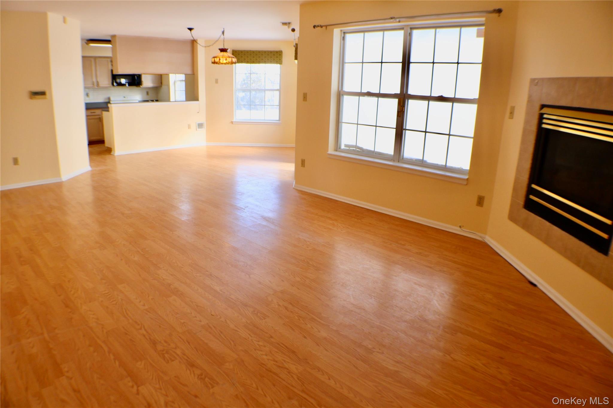 #2 photo, 305 Gazebo Court, New Windsor , NY 12553