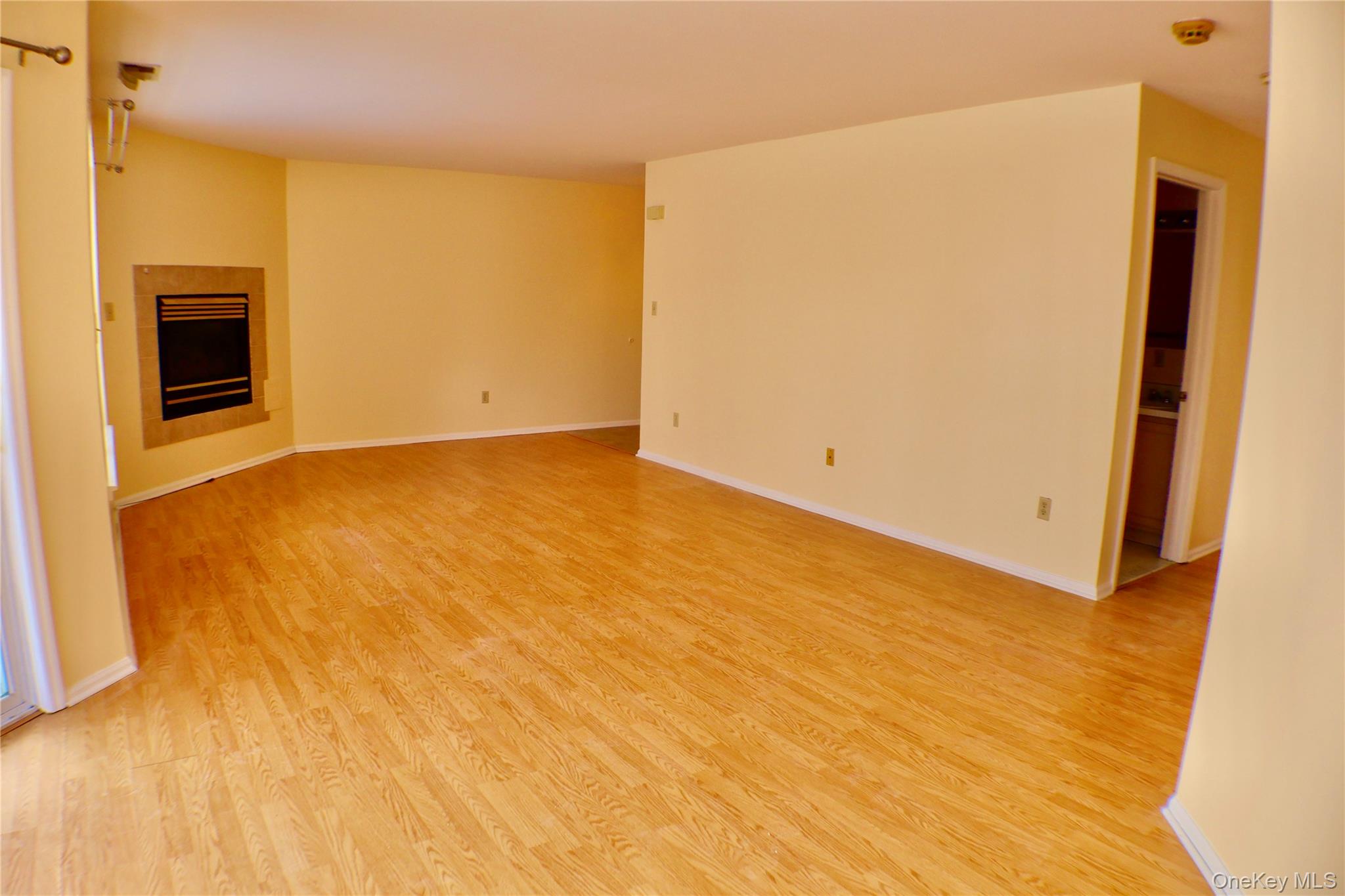 #3 photo, 305 Gazebo Court, New Windsor , NY 12553