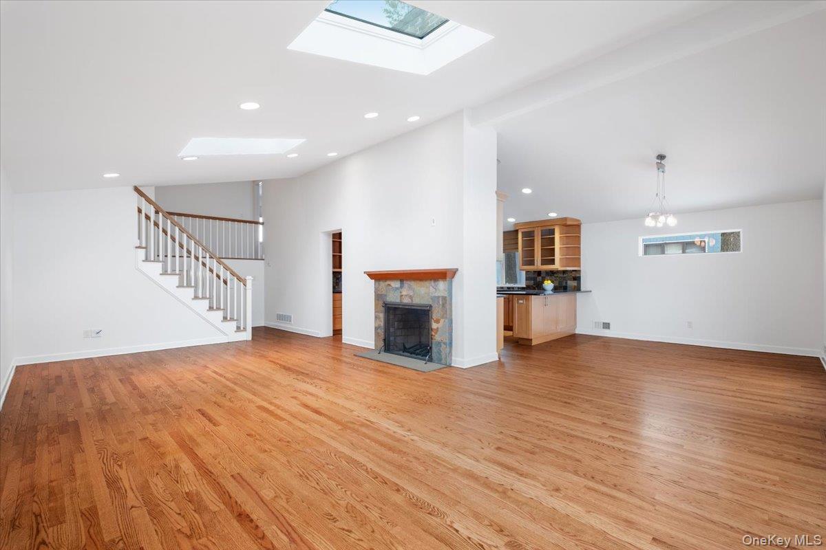 #12 photo, 9 Tanglewood Road, Scarsdale , NY 10583