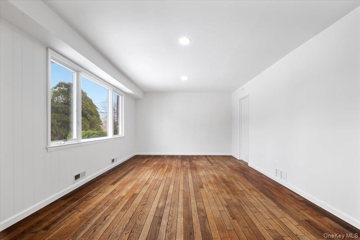 #5 photo, 9 Tanglewood Road, Scarsdale , NY 10583