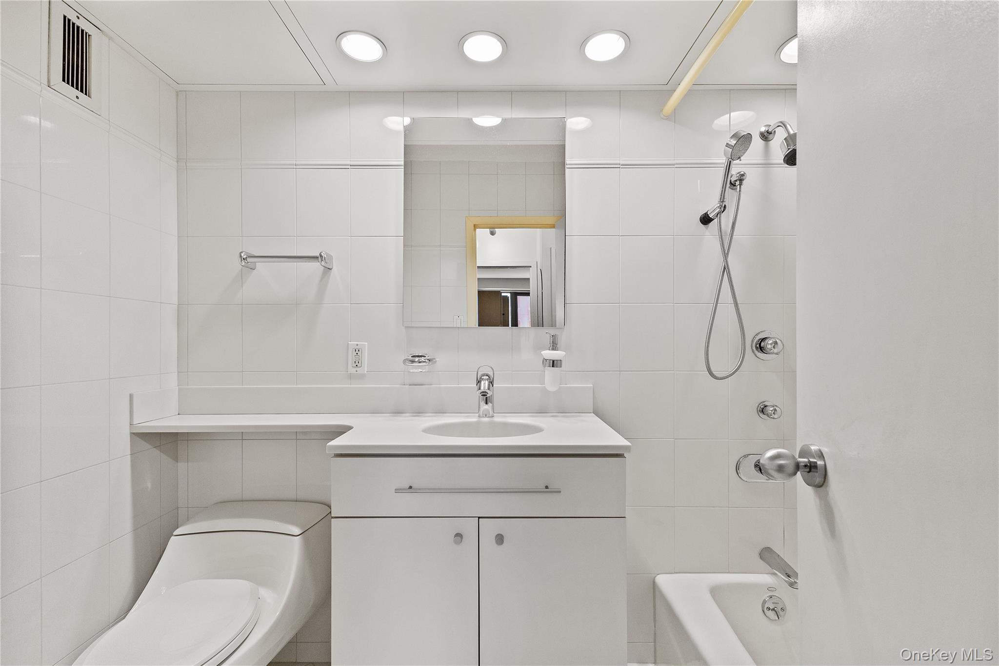 #18 photo, 15 Stewart Place, White Plains , NY 10603