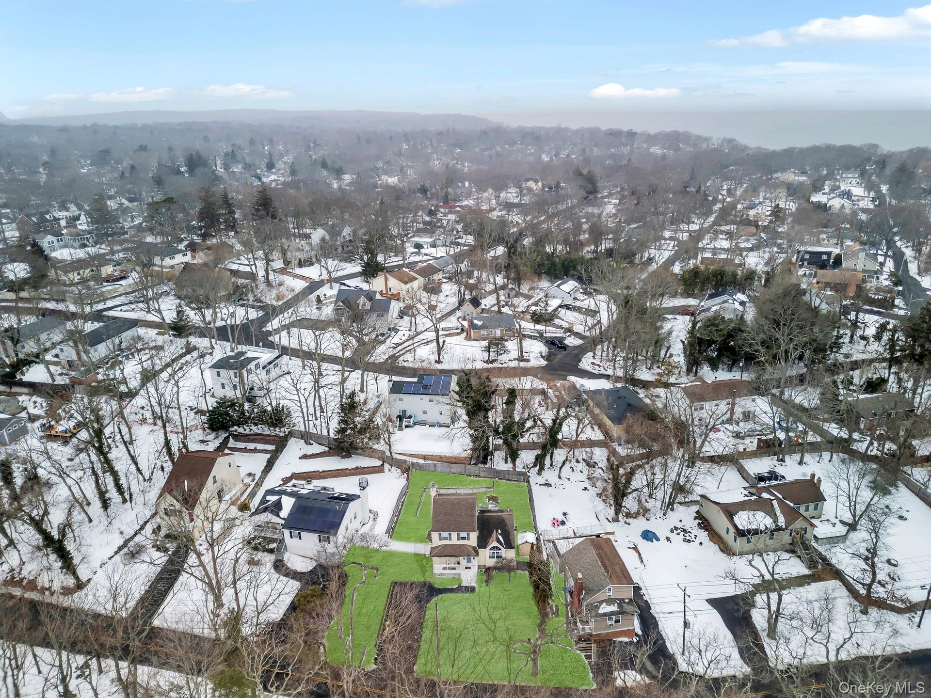 #11 photo, 83 Friendship Drive, سوفولك Rocky Point , NY 11778