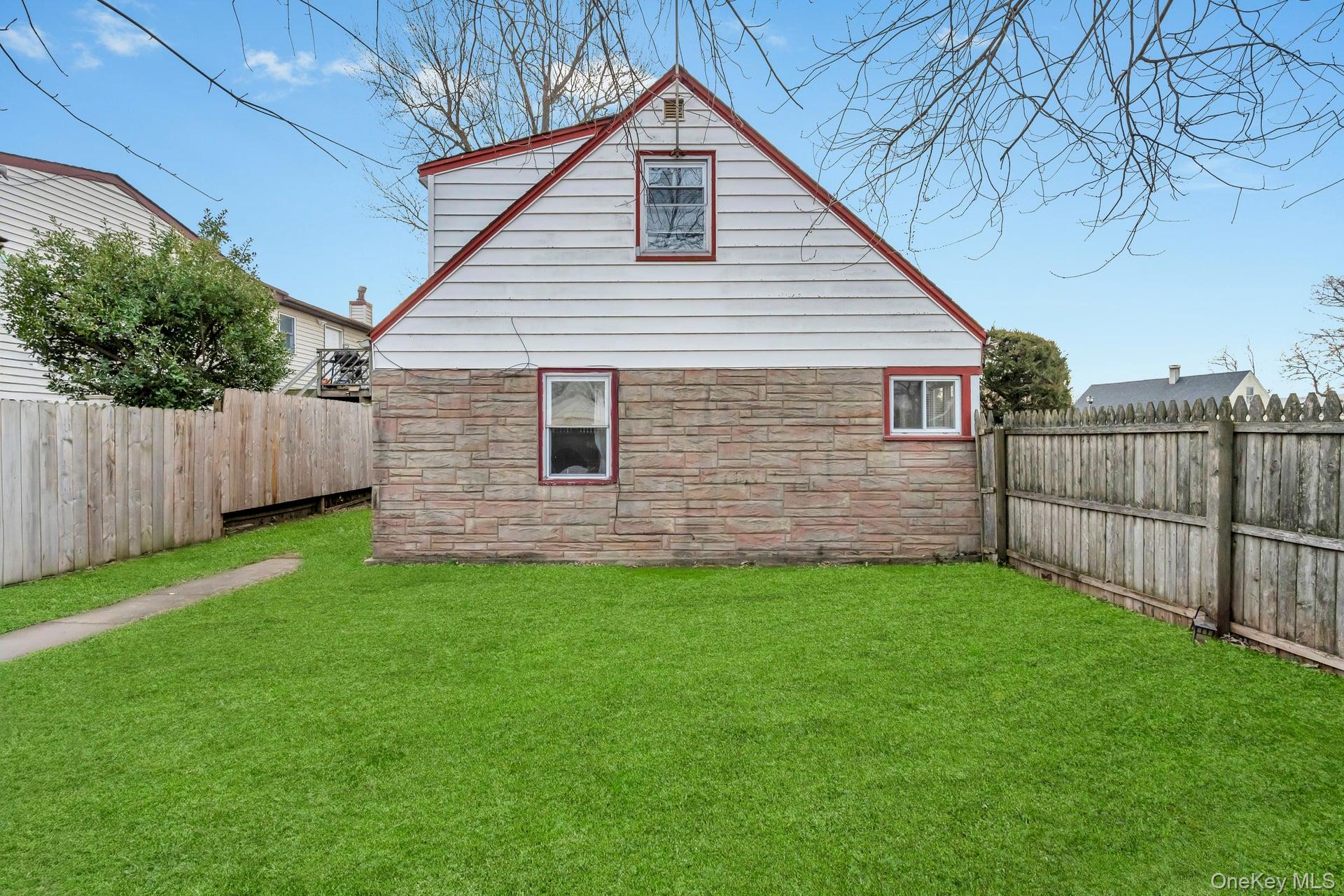 #10 photo, 2528 Marshall Avenue, Bellmore , NY 11710