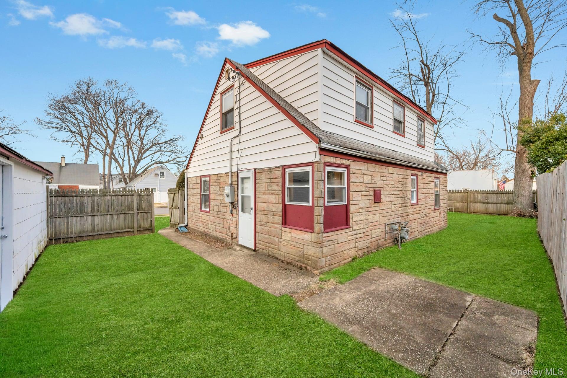 #11 photo, 2528 Marshall Avenue, Bellmore , NY 11710