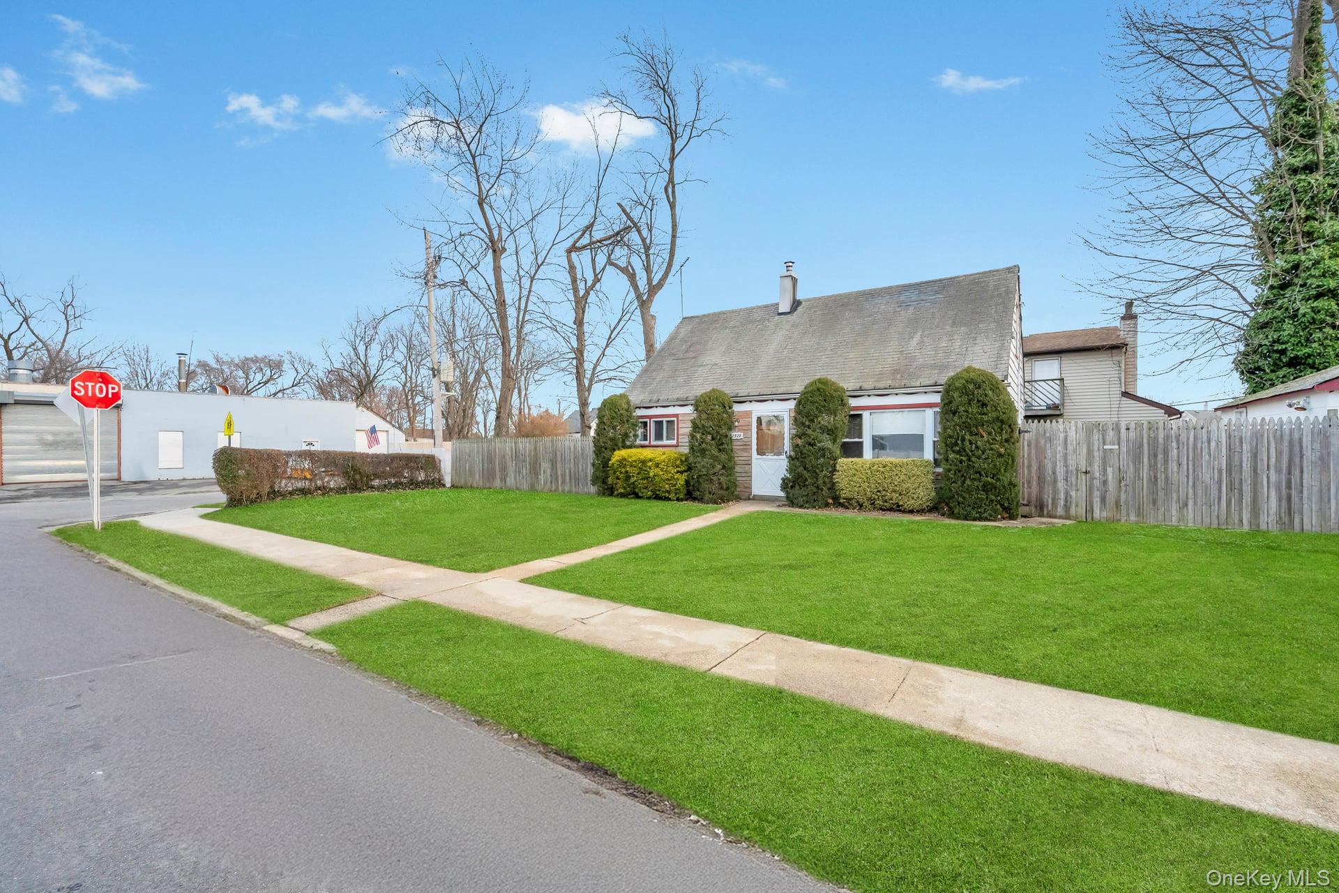 #6 photo, 2528 Marshall Avenue, Bellmore , NY 11710