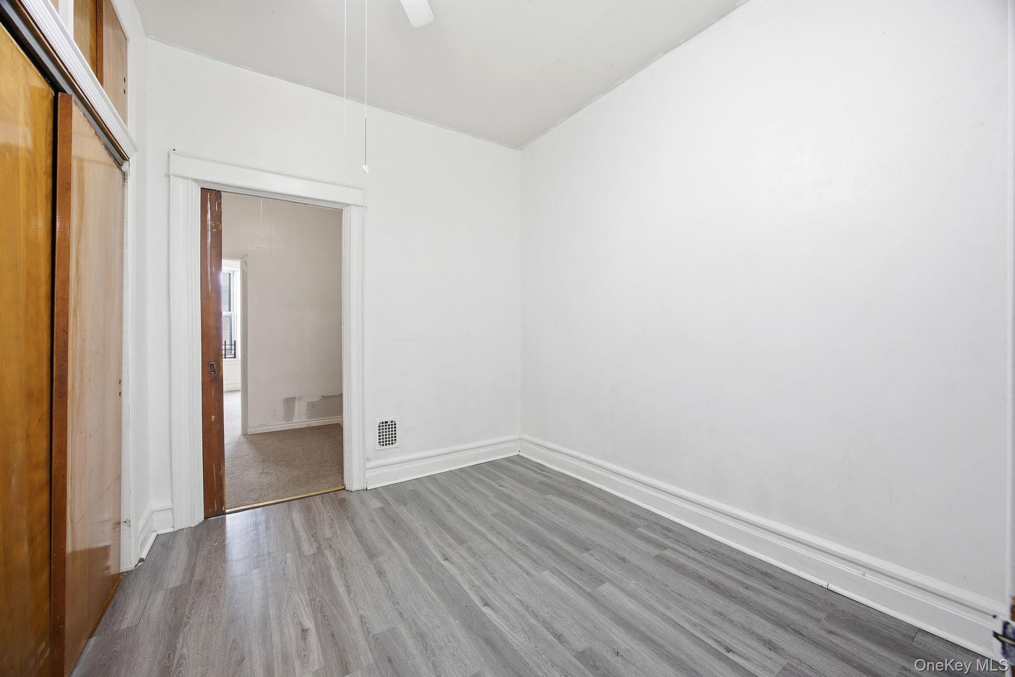 #10 photo, 60-67 Putnam Avenue, Куинс ‖ Ridgewood , NY 11385