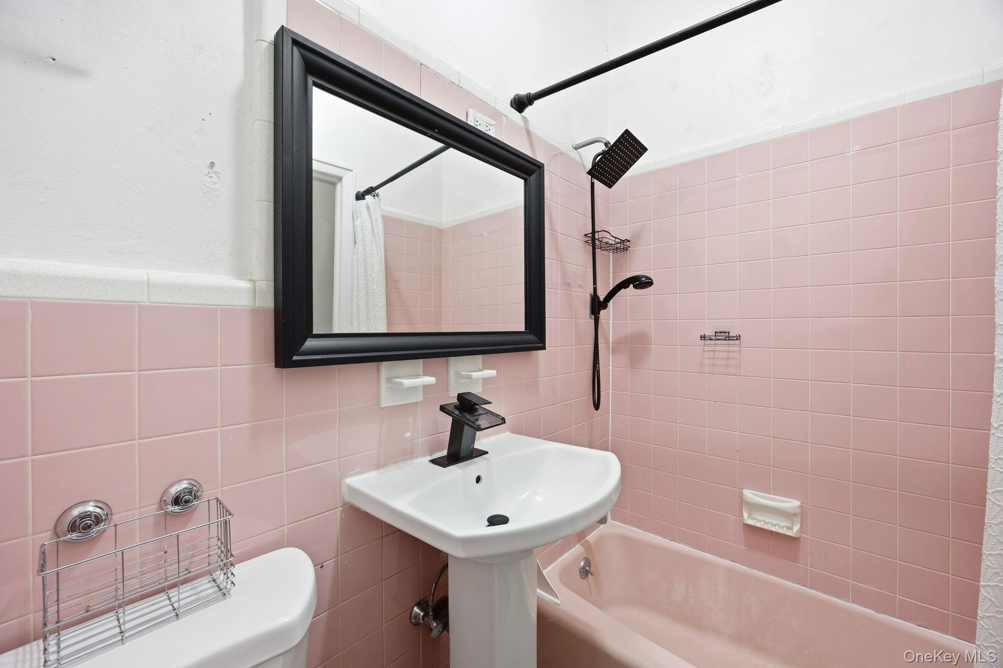 #16 photo, 60-67 Putnam Avenue, Куинс ‖ Ridgewood , NY 11385