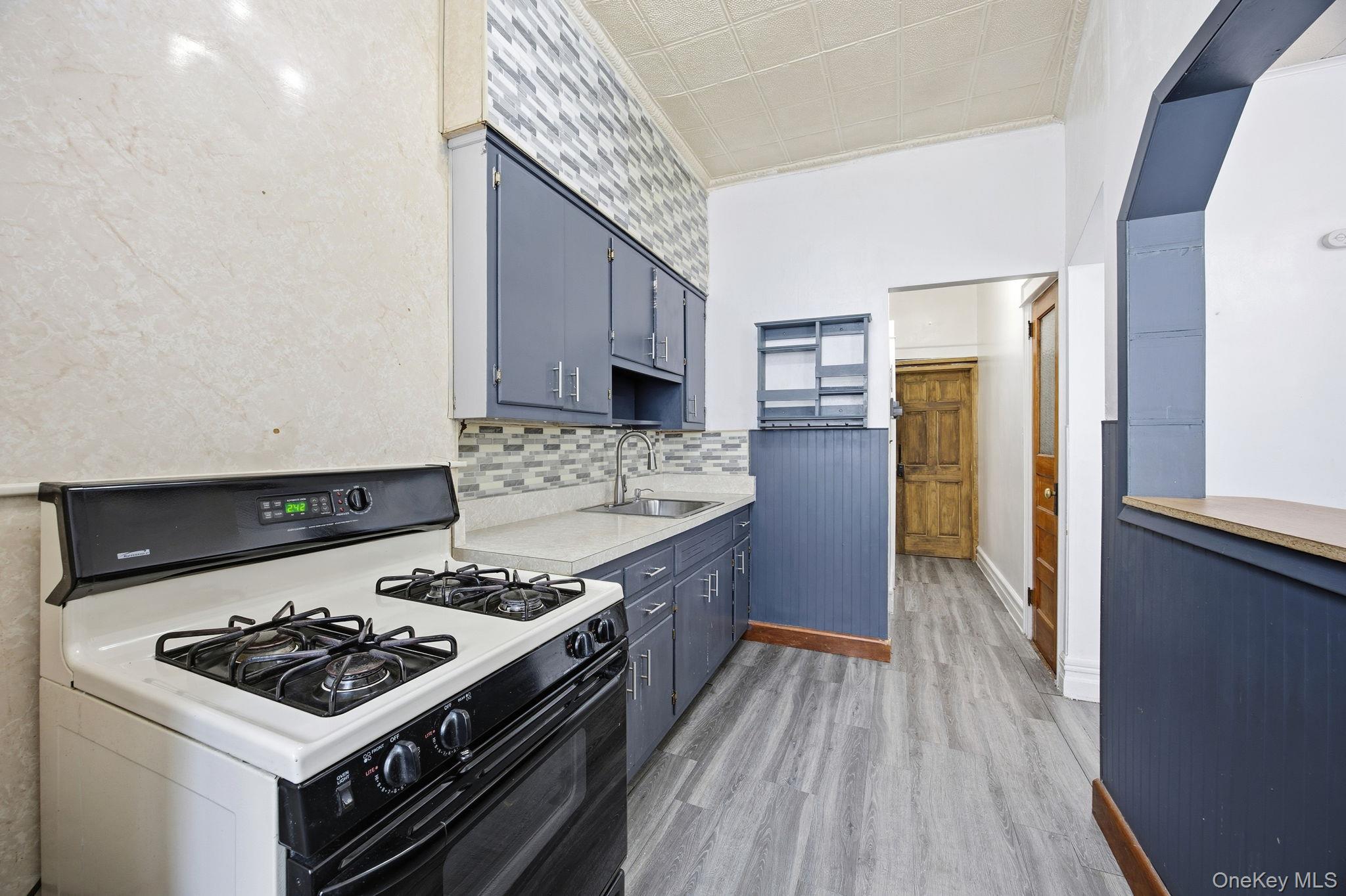 #6 photo, 60-67 Putnam Avenue, Куинс ‖ Ridgewood , NY 11385