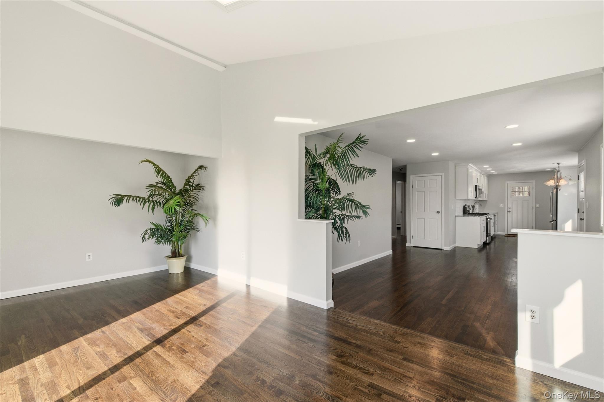 #15 photo, 25 Whitetail Lane, Commack , NY 11725