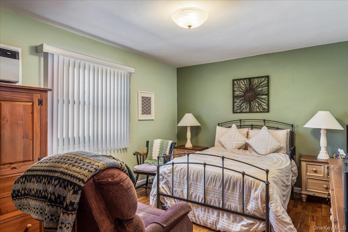 #12 photo, 15-28 160th Street, Whitestone , NY 11357