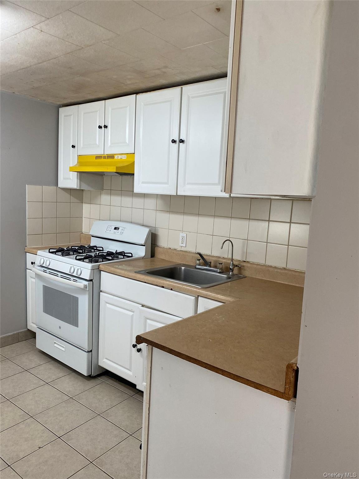 #3 photo, 974 Suffolk Avenue, Brentwood , NY 11717