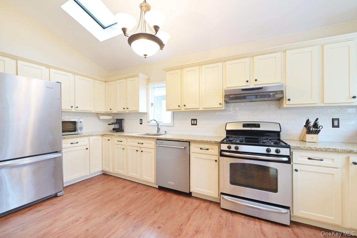 #10 photo, 68 Hudson Road, Floral Park , NY 11001