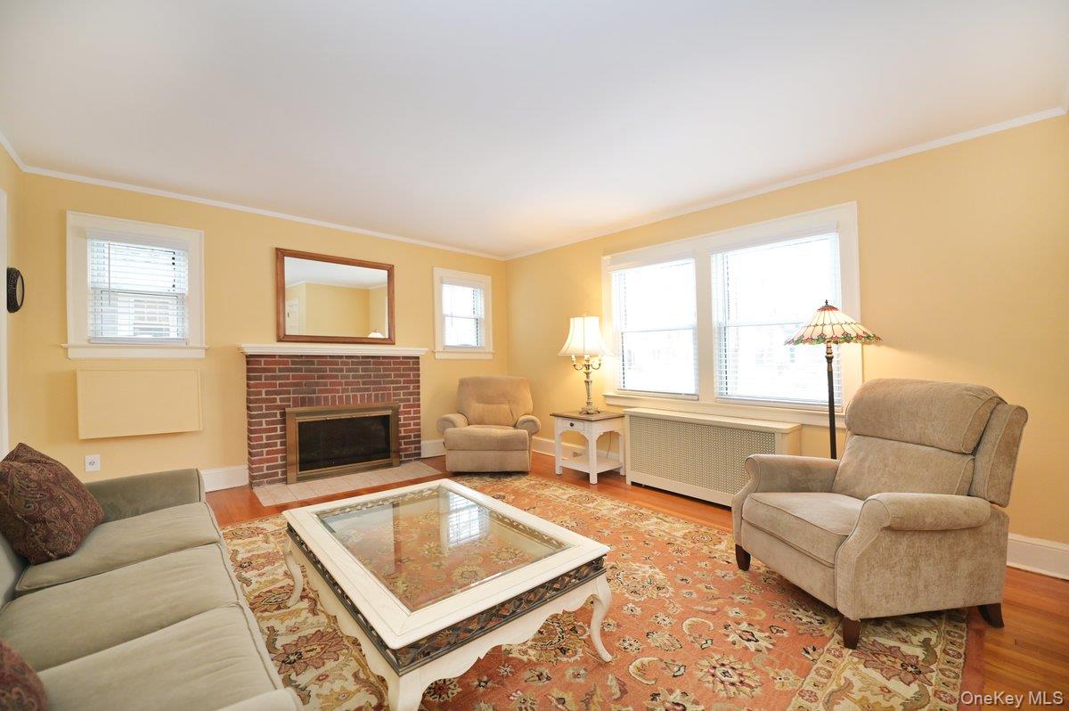 #4 photo, 68 Hudson Road, Floral Park , NY 11001