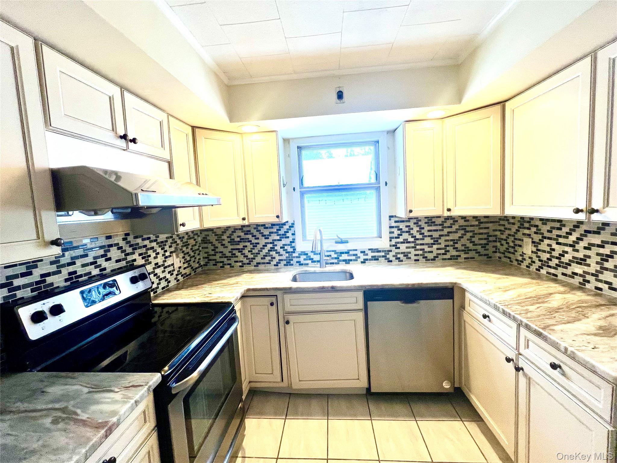 #11 photo, 22 Canal Drive, 뉴욕주 Godeffroy , NY 12729