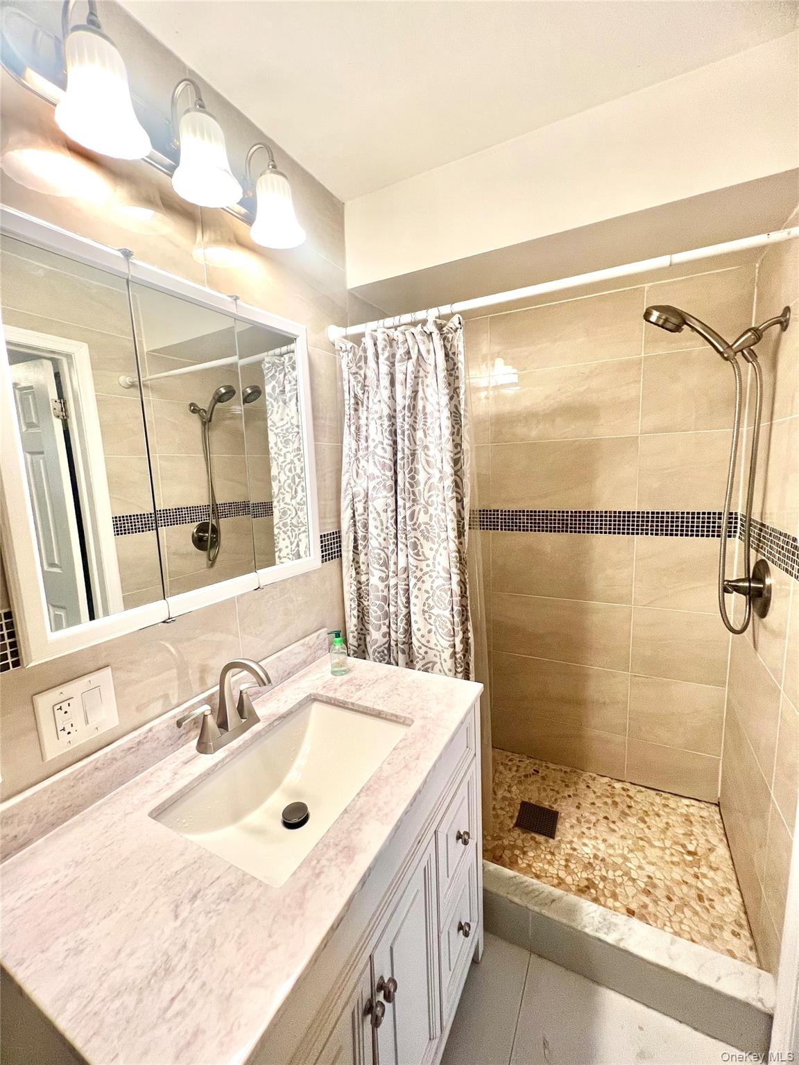 #14 photo, 22 Canal Drive, 뉴욕주 Godeffroy , NY 12729