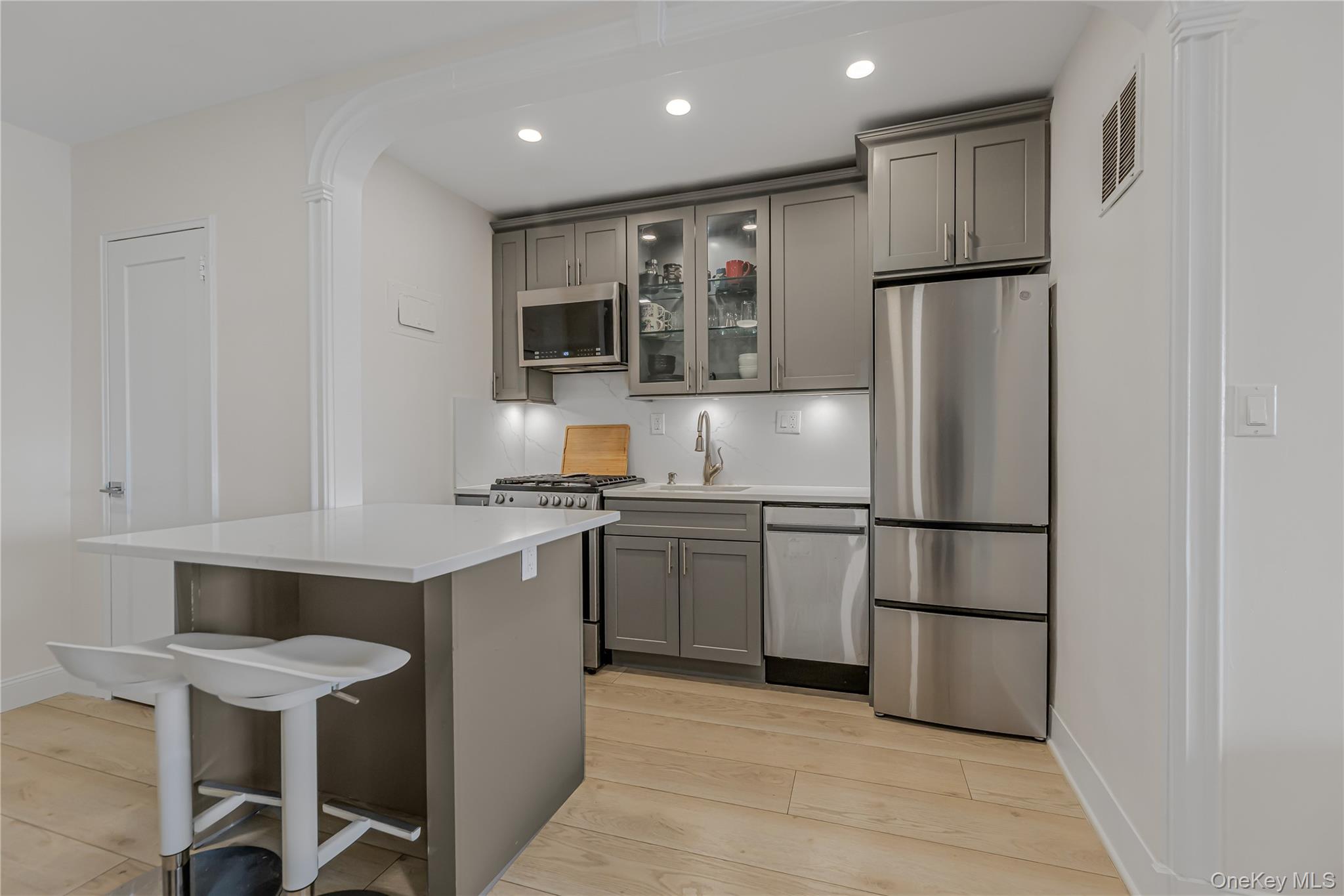 #3 photo, 640 Pelham Road, New Rochelle , NY 10805