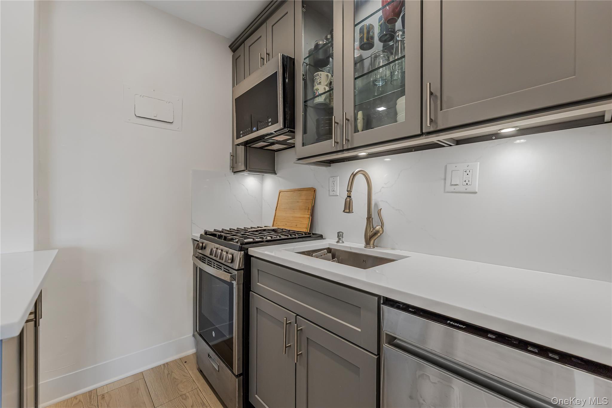 #4 photo, 640 Pelham Road, New Rochelle , NY 10805