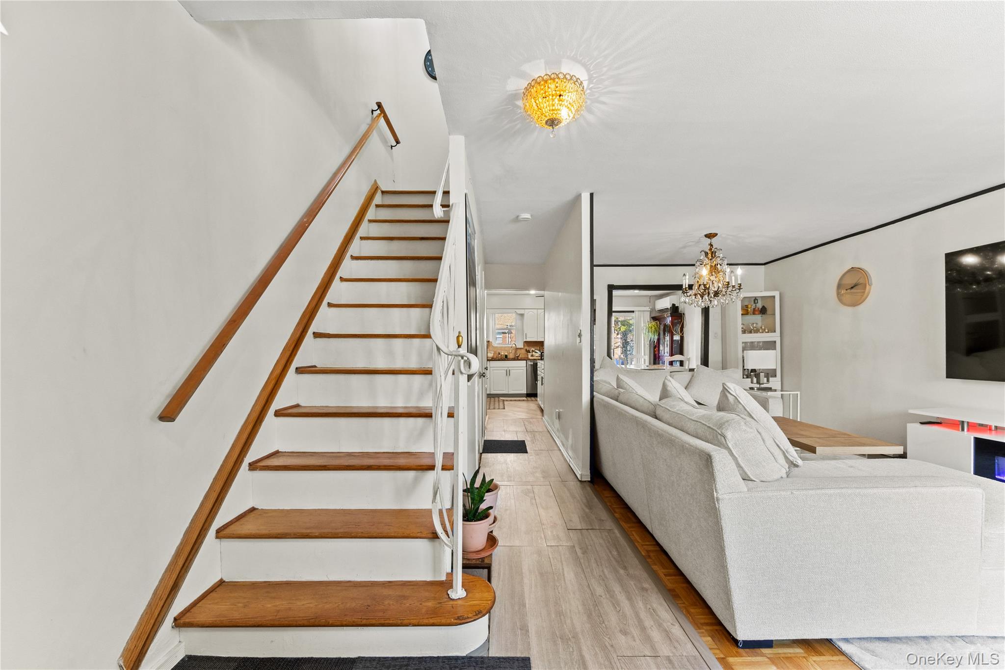 #2 photo, 24017 67th Avenue, קווינס Little Neck , NY 11362