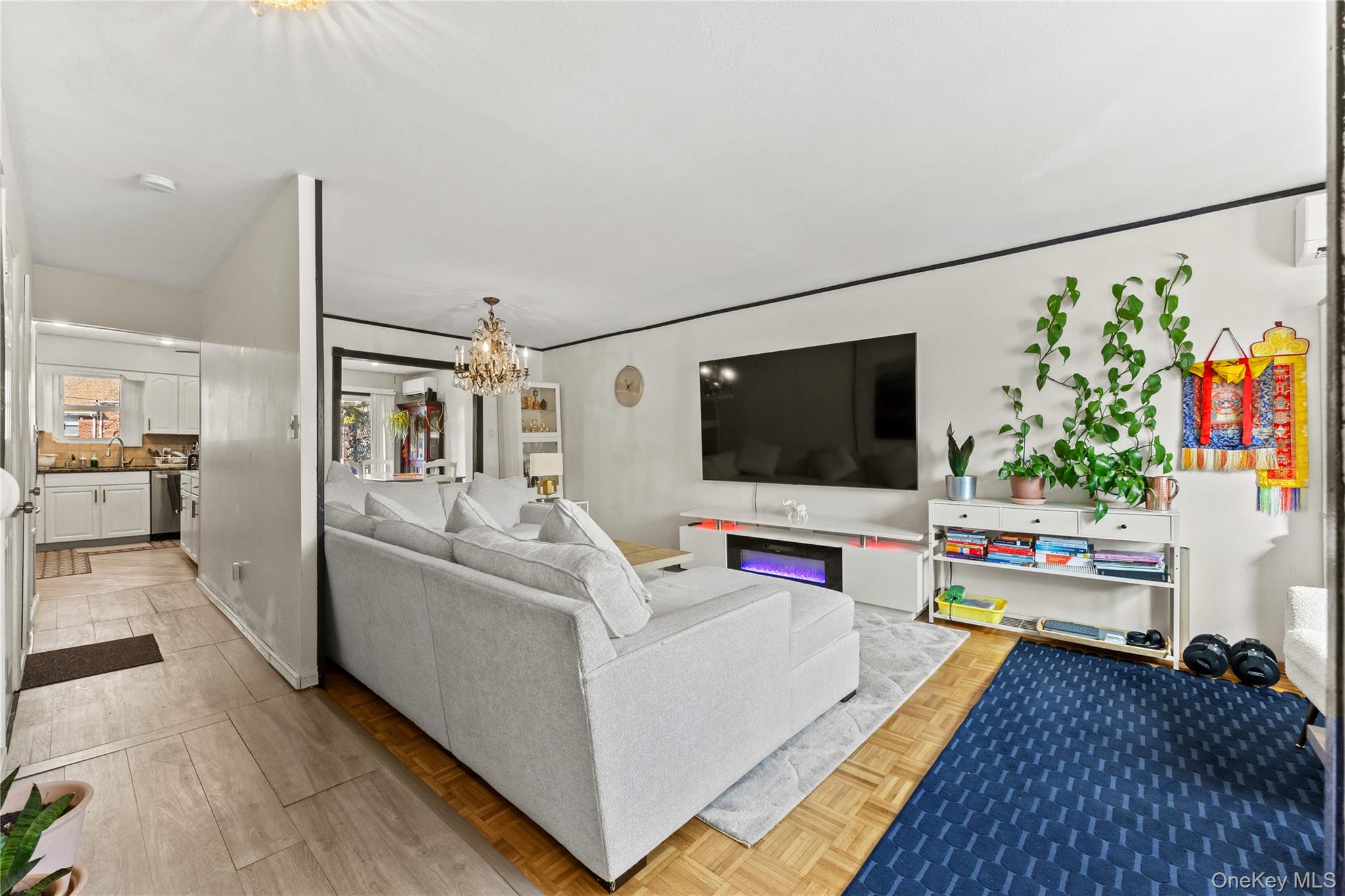 #3 photo, 24017 67th Avenue, קווינס Little Neck , NY 11362