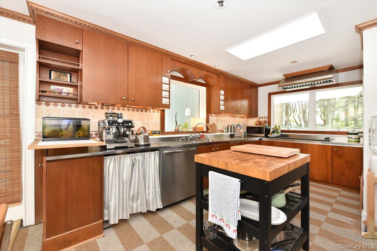 #11 photo, 3 Mill Pond Lane, Lattingtown , NY 11560