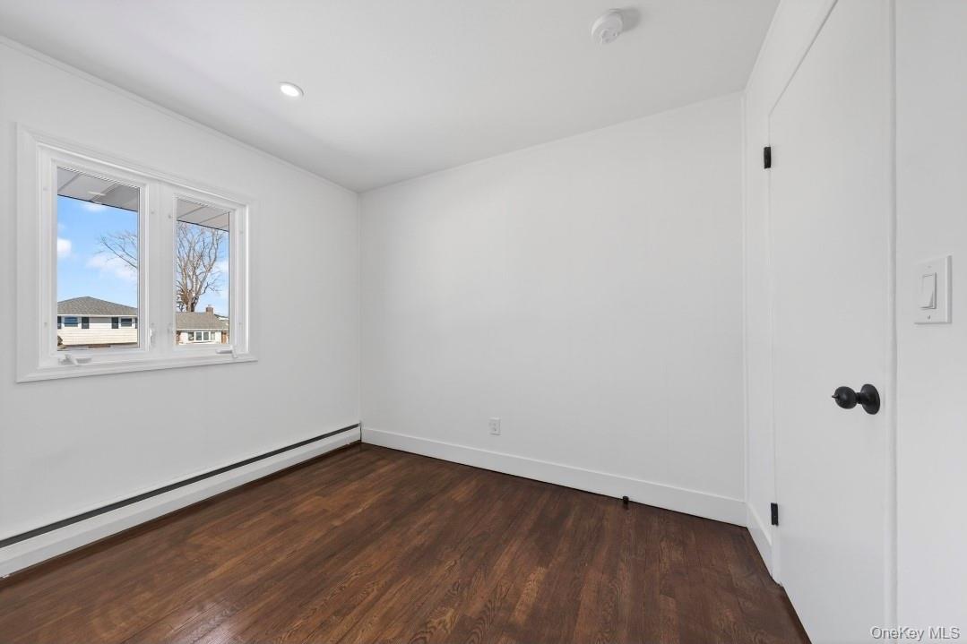 #13 photo, 8 Whitebirch Lane, Commack , NY 11725