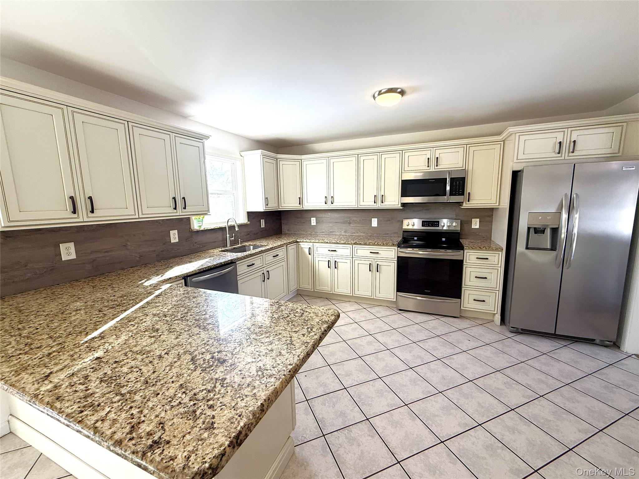 #2 photo, 2 New Street, Holtsville , NY 11742