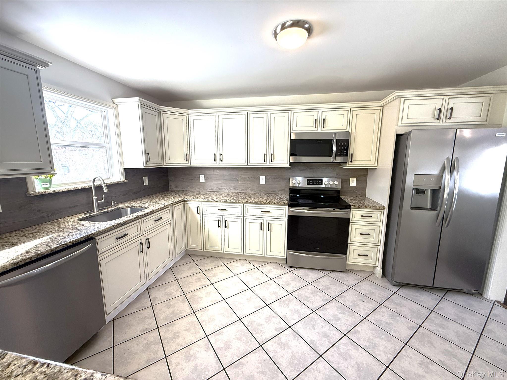 #6 photo, 2 New Street, Holtsville , NY 11742