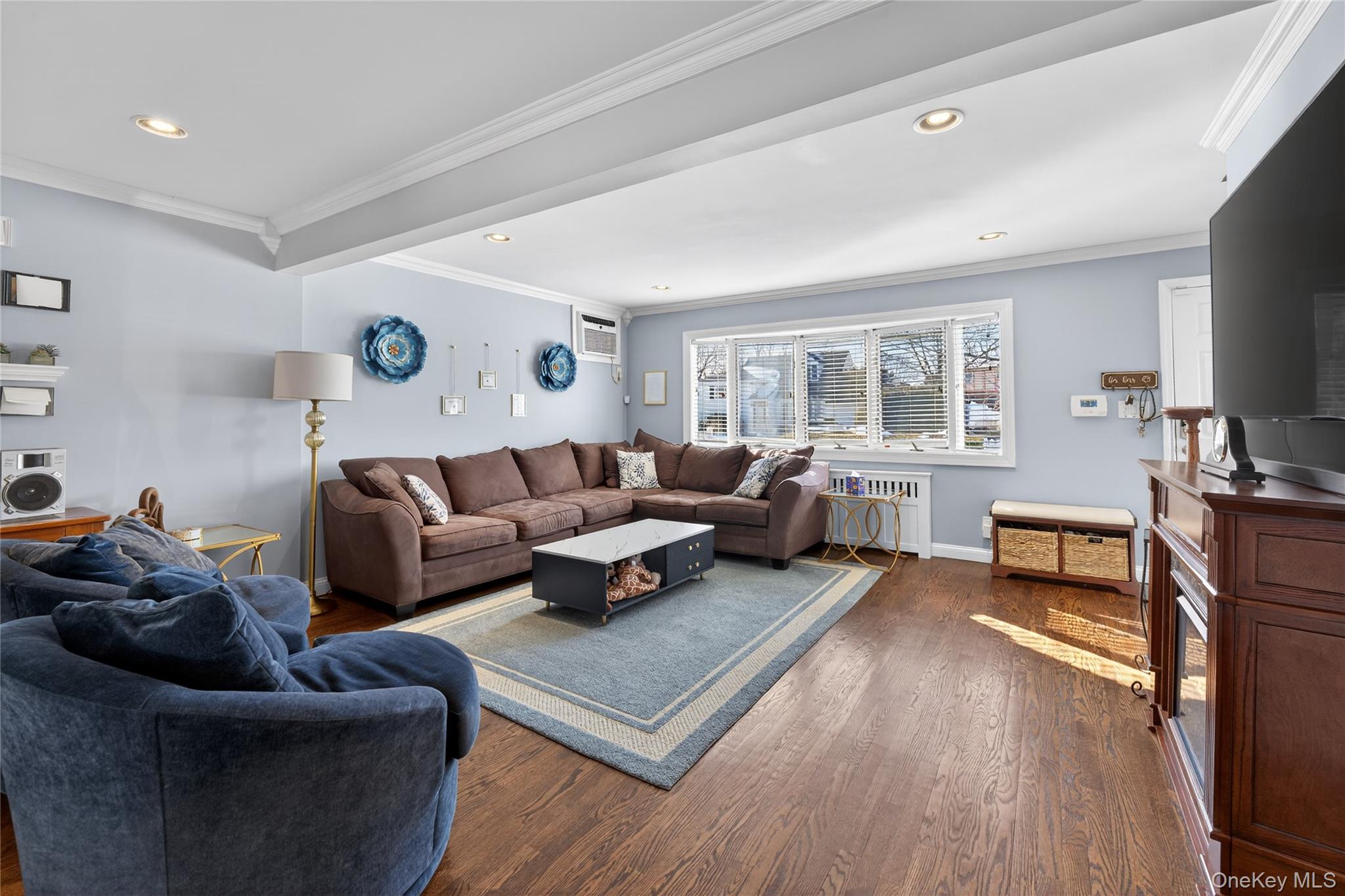 #8 photo, 3351 4th Street, Oceanside , NY 11572