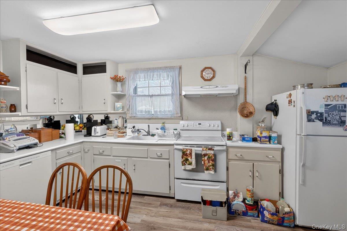 #7 photo, 175 Main Avenue, Mastic , NY 11950