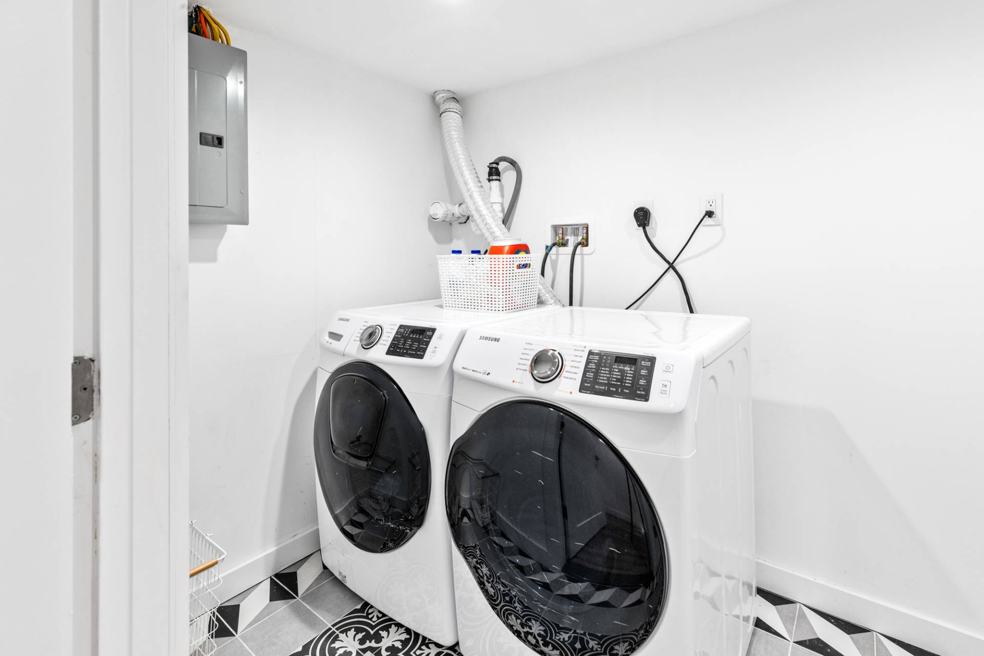 #19 photo, 778 BRIDGEHAMPTON SAG HARBOR, सफ़ोक काउंटी Bridgehampton , NY 11932