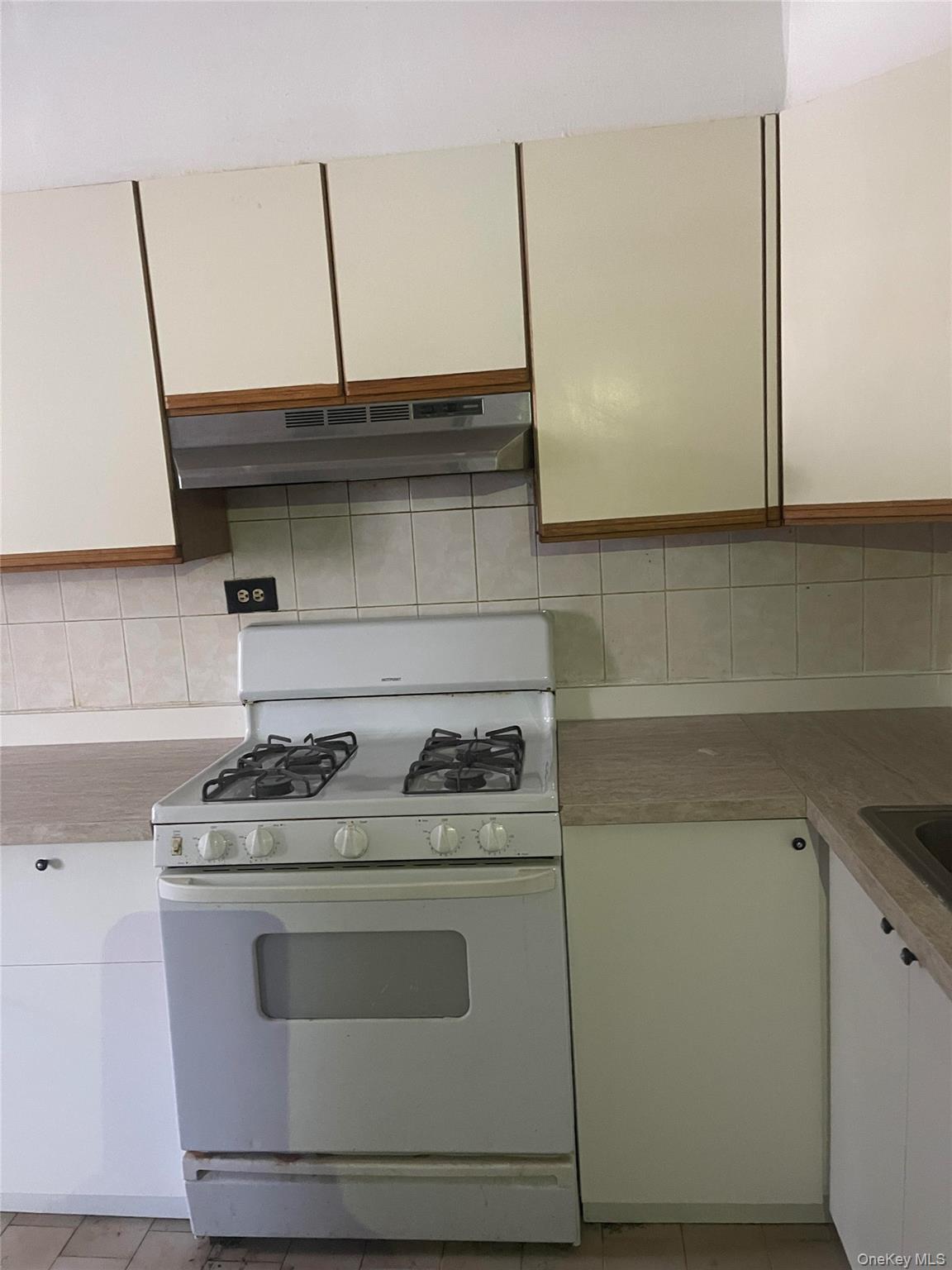 #6 photo, 152-72 Melbourne Avenue, Kew Garden Hills , NY 11367