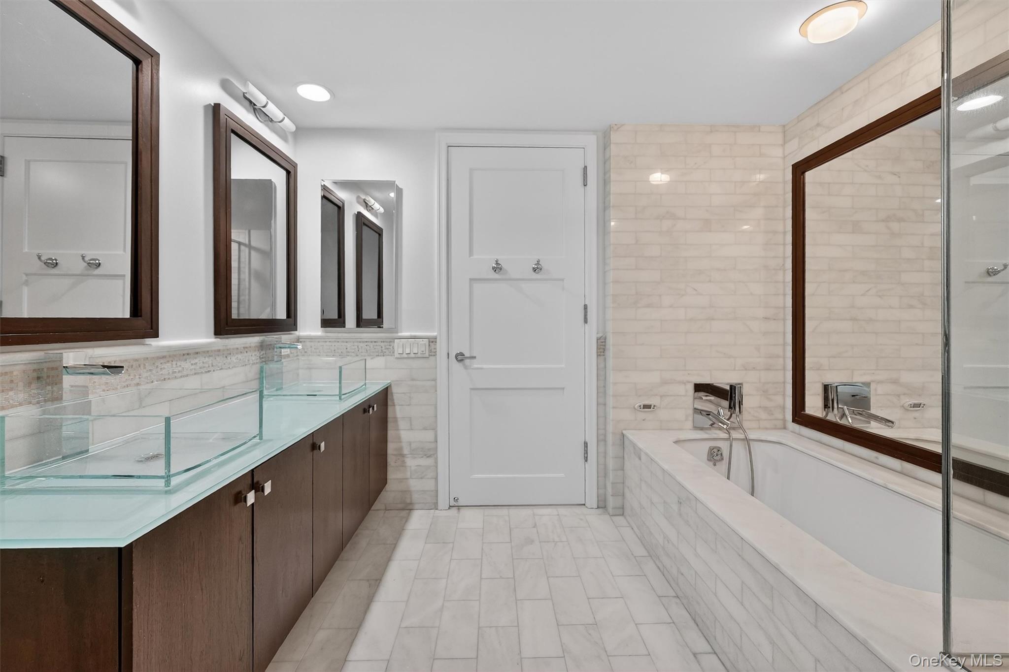 #13 photo, 1 Renaissance Square, White Plains , NY 10601