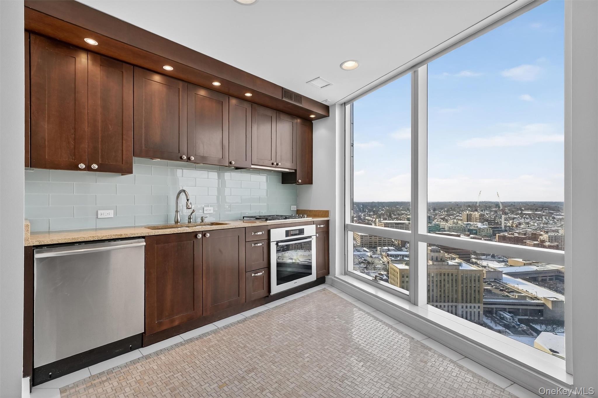 #2 photo, 1 Renaissance Square, White Plains , NY 10601