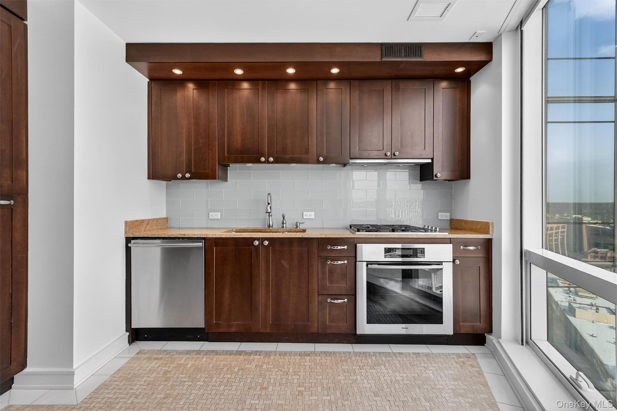 #3 photo, 1 Renaissance Square, White Plains , NY 10601