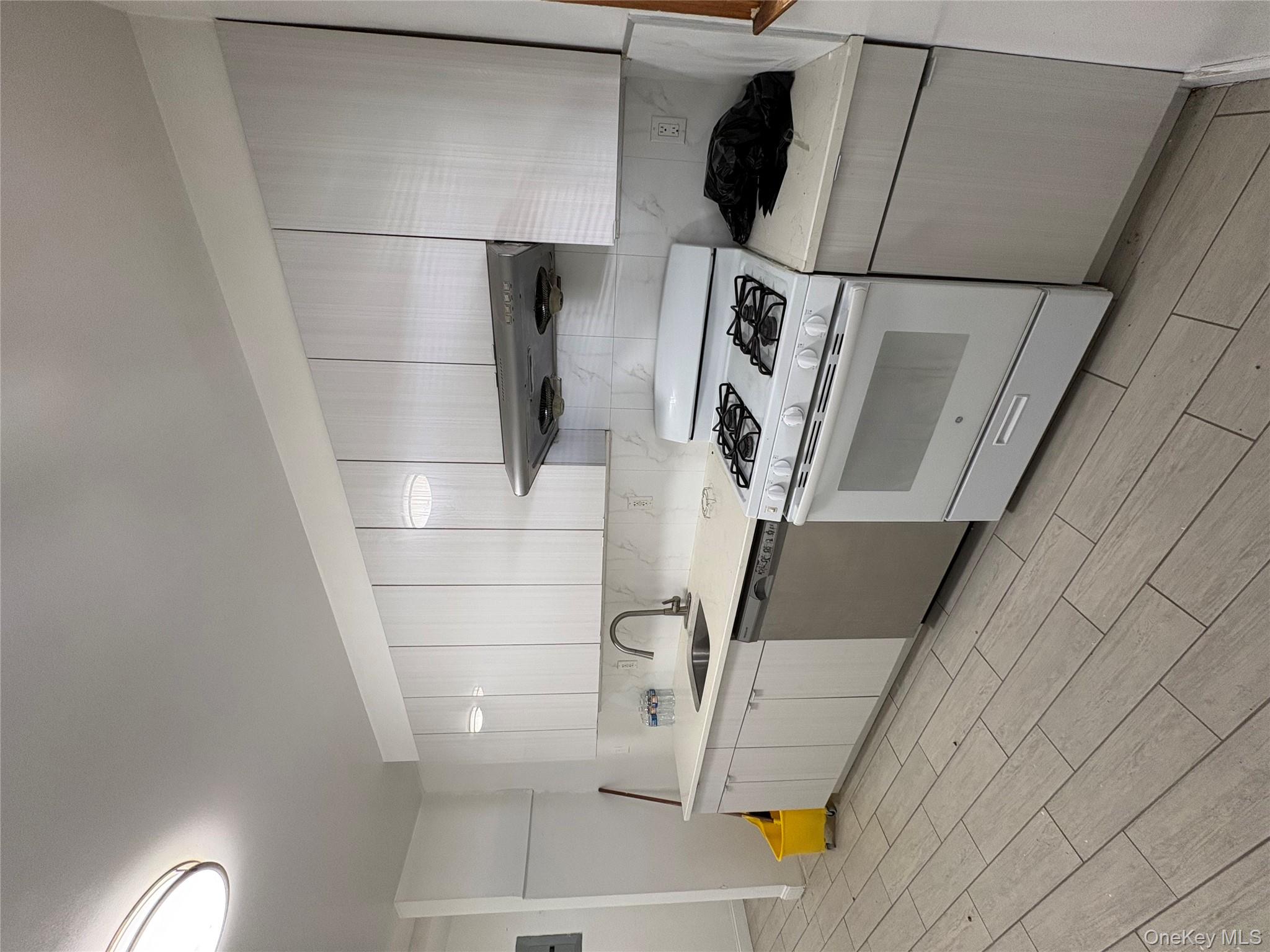 #8 photo, 1826 Mulford Avenue, Bronx , NY 10461