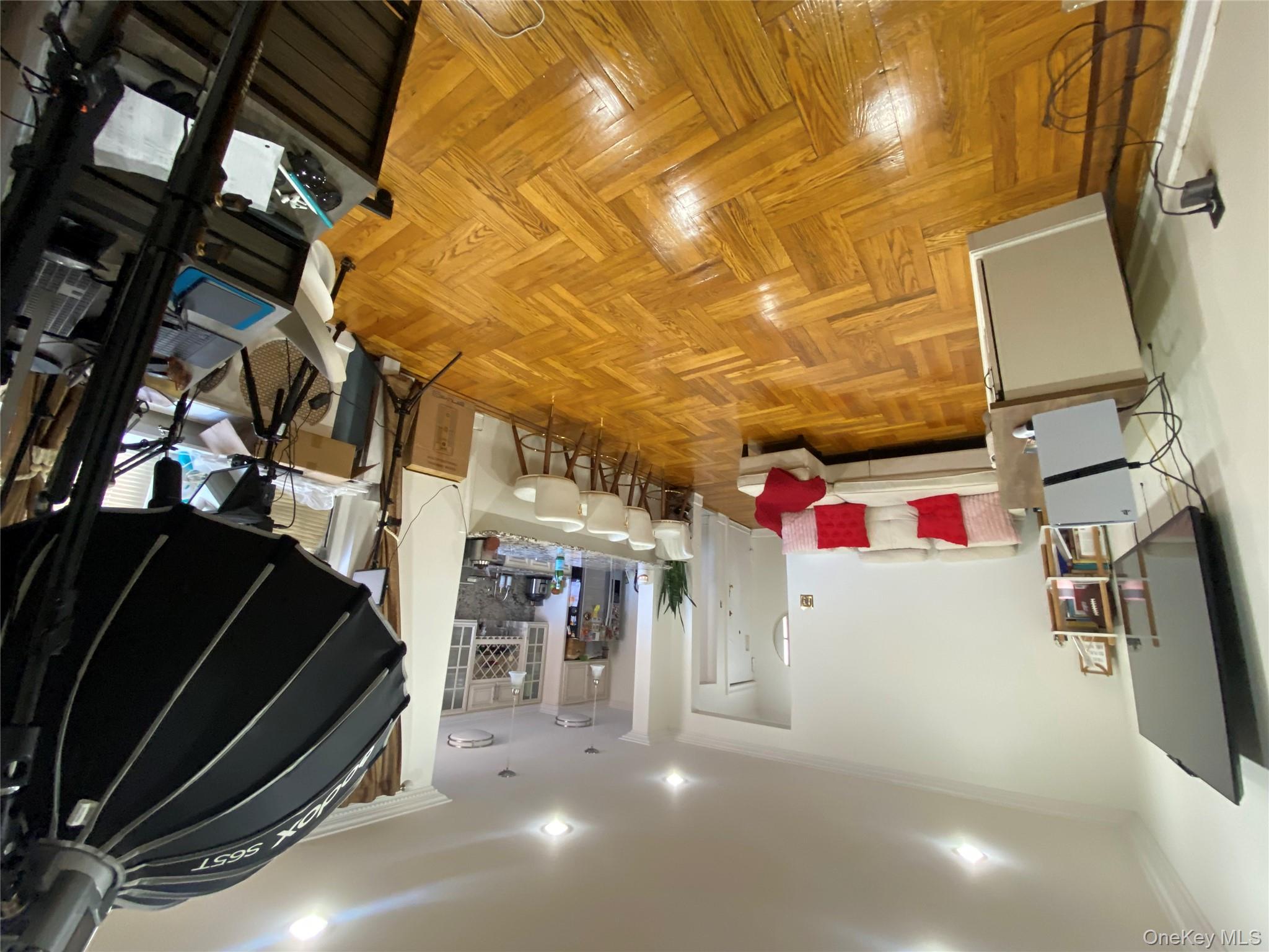 #4 photo, 37-21 80th Street, 뉴욕퀸즈 Jackson Heights , NY 11372