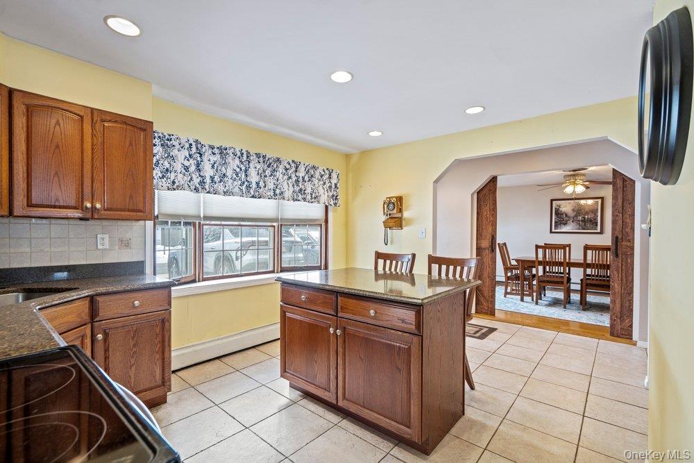 #14 photo, 33 Skylark Lane, Levittown , NY 11756