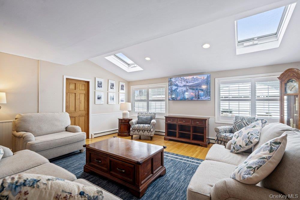 #19 photo, 33 Skylark Lane, Levittown , NY 11756