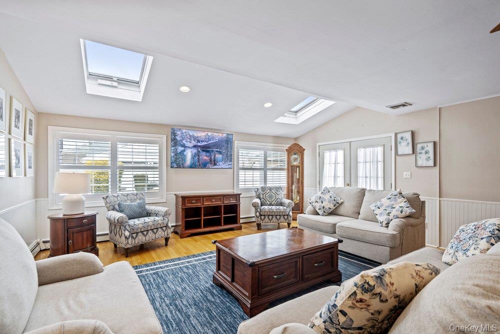 #20 photo, 33 Skylark Lane, Levittown , NY 11756