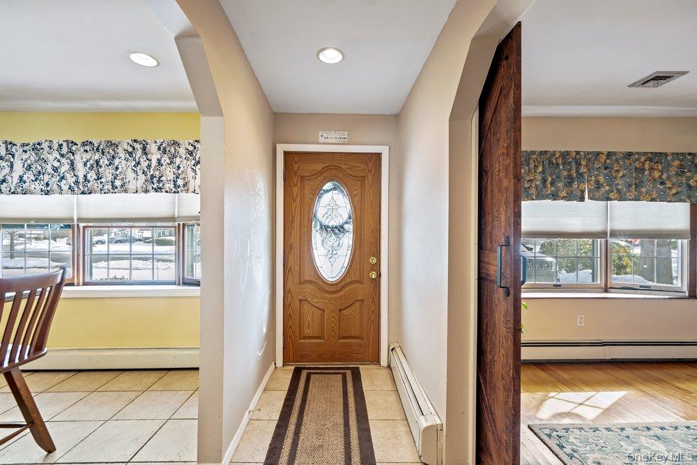 #4 photo, 33 Skylark Lane, Levittown , NY 11756