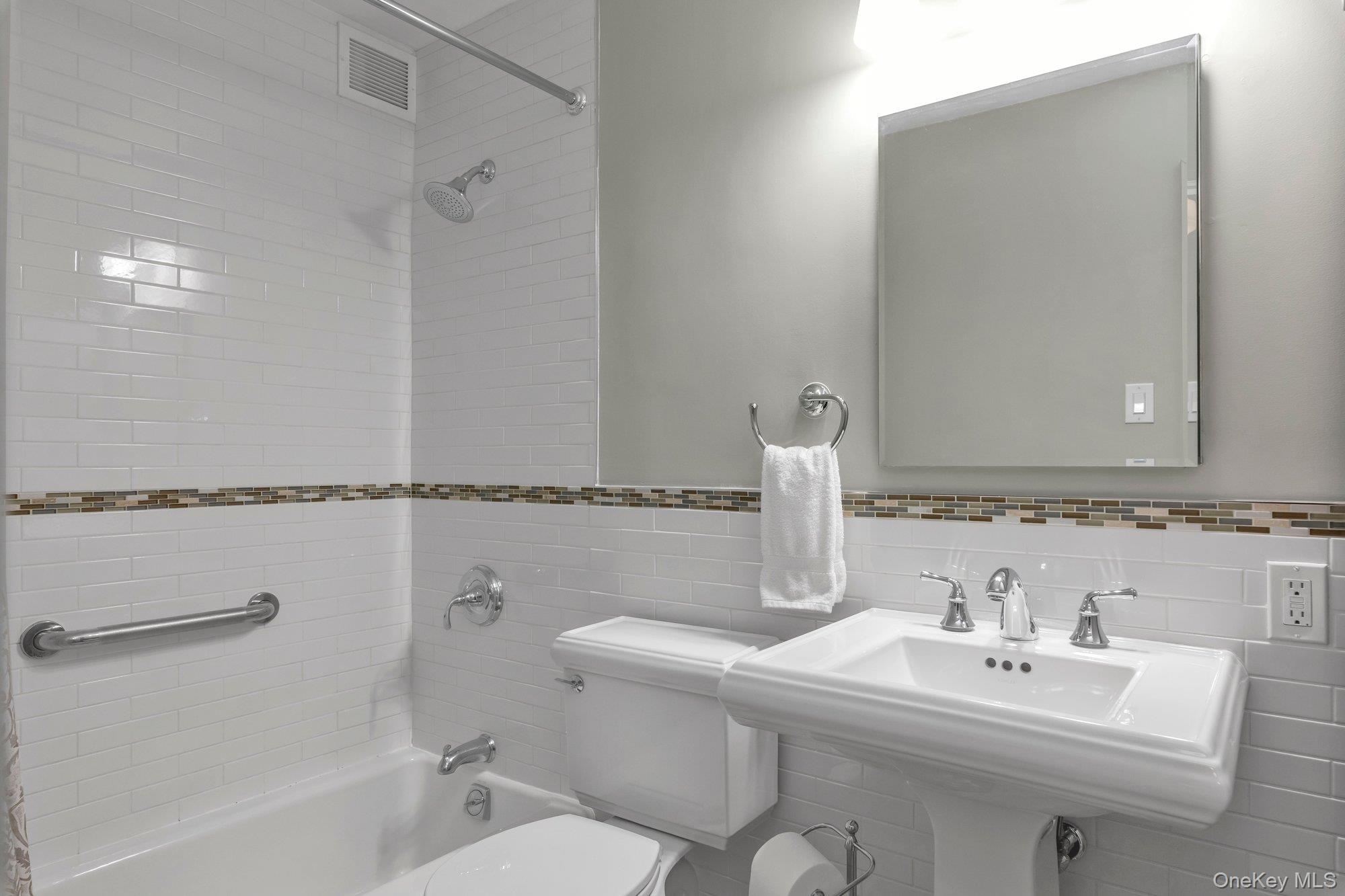 #9 photo, 162 20 9 Avenue, كوينز Beechhurst , NY 11357