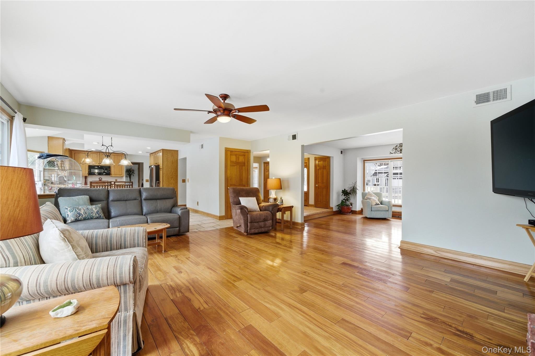 #13 photo, 15 Stacy Drive, سوفولك Port Jefferson Station , NY 11776