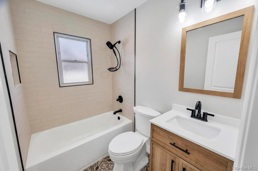 #19 photo, 2066 Lakeview Road, #A, 롱 아일랜드 Bellmore , NY 11710