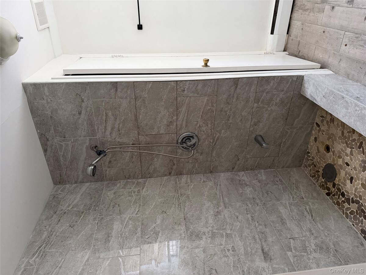 #14 photo, 11 Mel Court, Bay Shore , NY 11706