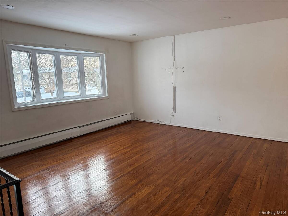 #4 photo, 11 Mel Court, Bay Shore , NY 11706