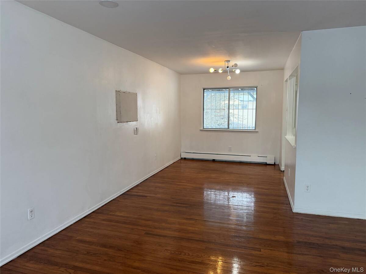 #5 photo, 11 Mel Court, Bay Shore , NY 11706