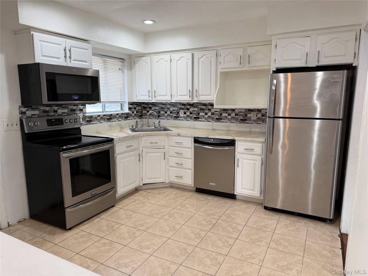 #6 photo, 11 Mel Court, Bay Shore , NY 11706