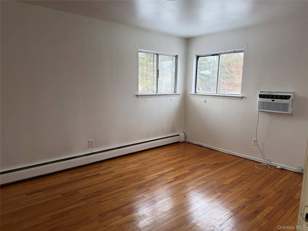 #8 photo, 11 Mel Court, Bay Shore , NY 11706