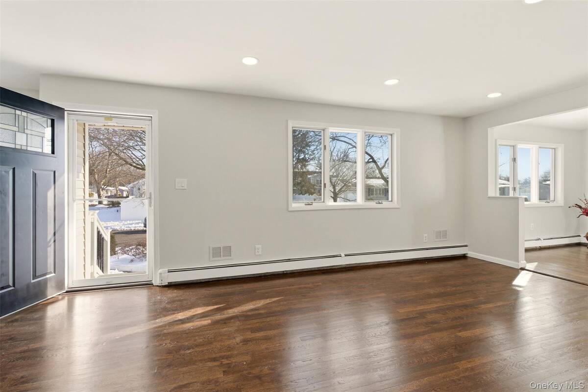 #2 photo, 25 Whitetail Lane, Commack , NY 11725